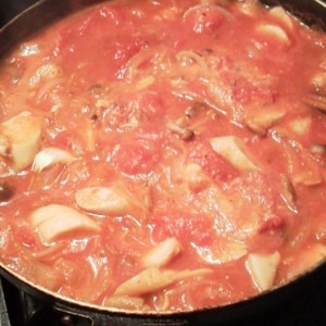 サバ缶とホールトマトの簡単煮込み
